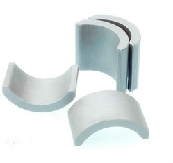 chất lượng  SrO 6Fe2O3 Ferrite Arc Magnet Electric For 750 550 Electric Tool nhà máy