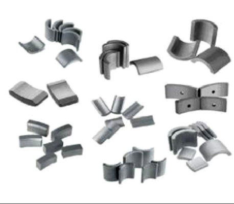 Bơm ô tô Nam châm Ferrite hồ quang SrO 6Fe2O3 Nam châm phân đoạn hồ quang OEM