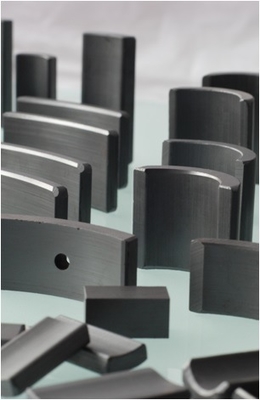 Nam châm Ferrite vĩnh viễn năng lượng cao với sức mạnh từ tính cao và độ bền lâu dài