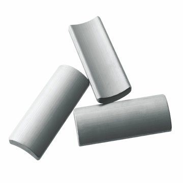 Ngói Arc Máy điều hòa nam châm Ferrite thiêu kết SrO 6Fe2O3