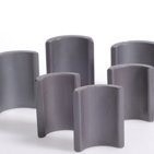 Ô tô Nam châm Ferrite thiêu kết SrO 6Fe2O3 Nam châm Ferrite cứng