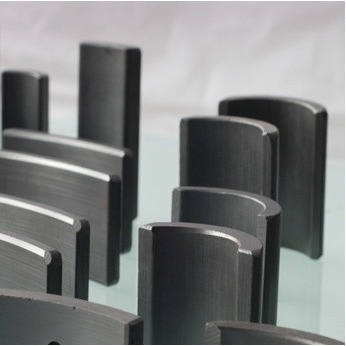 Nam châm Ferrite Y35 vĩnh viễn mạnh mẽ cho khả năng khử từ của động cơ