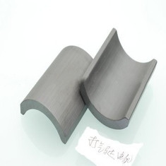 Cốc công nghiệp Hình dạng Ferrite Phân đoạn Nam châm Màu xám than