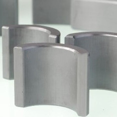 Nam châm động cơ khởi động 100CC cứng công nghiệp Nam châm phân đoạn Ferrite đen