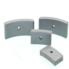 Nam châm Ferrite siêu mạnh SrO Fe2O3 Động cơ chế biến gốm